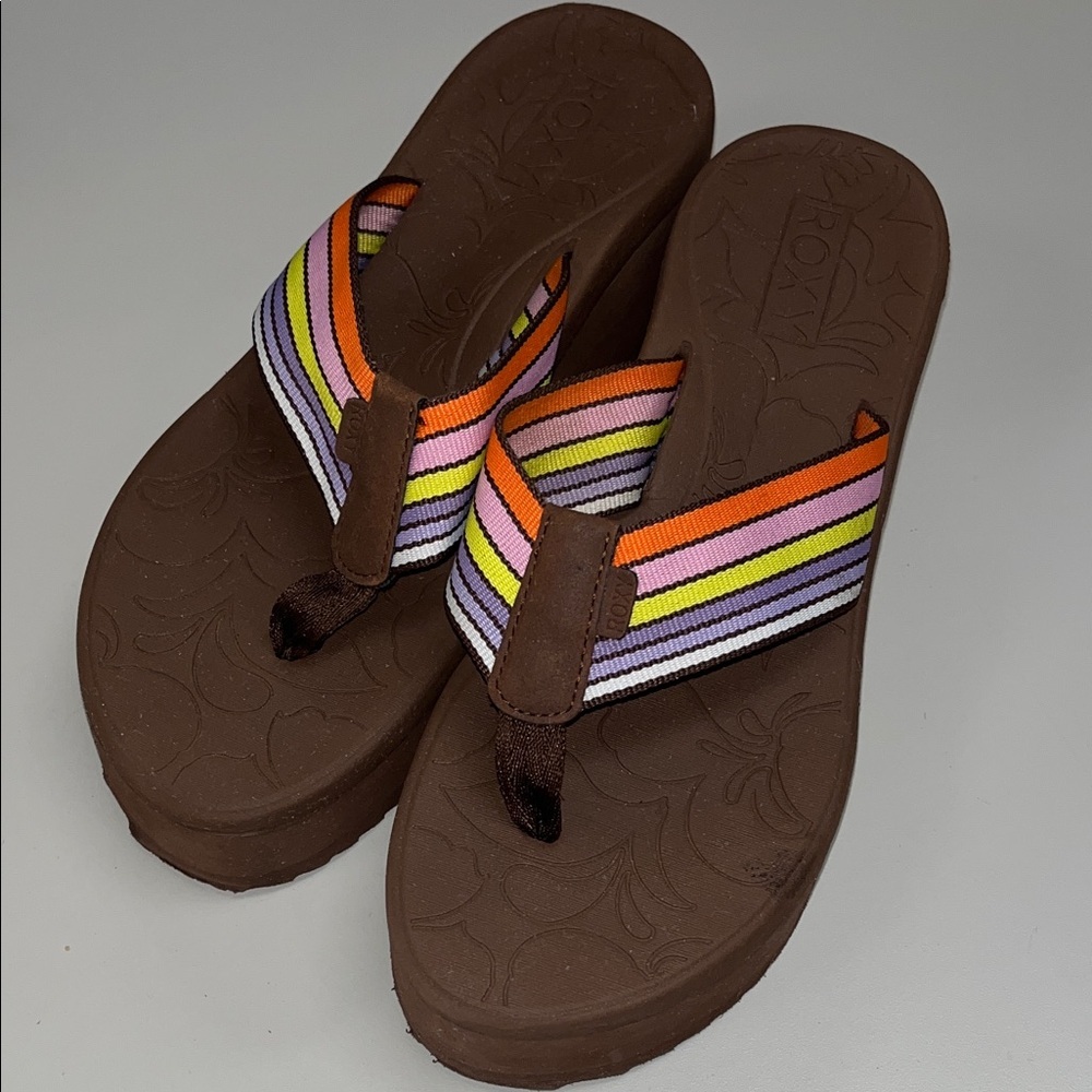 Roxy Women's Brown Platform Sandals with Striped Straps size 9